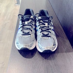 ASICS men’s running shoe